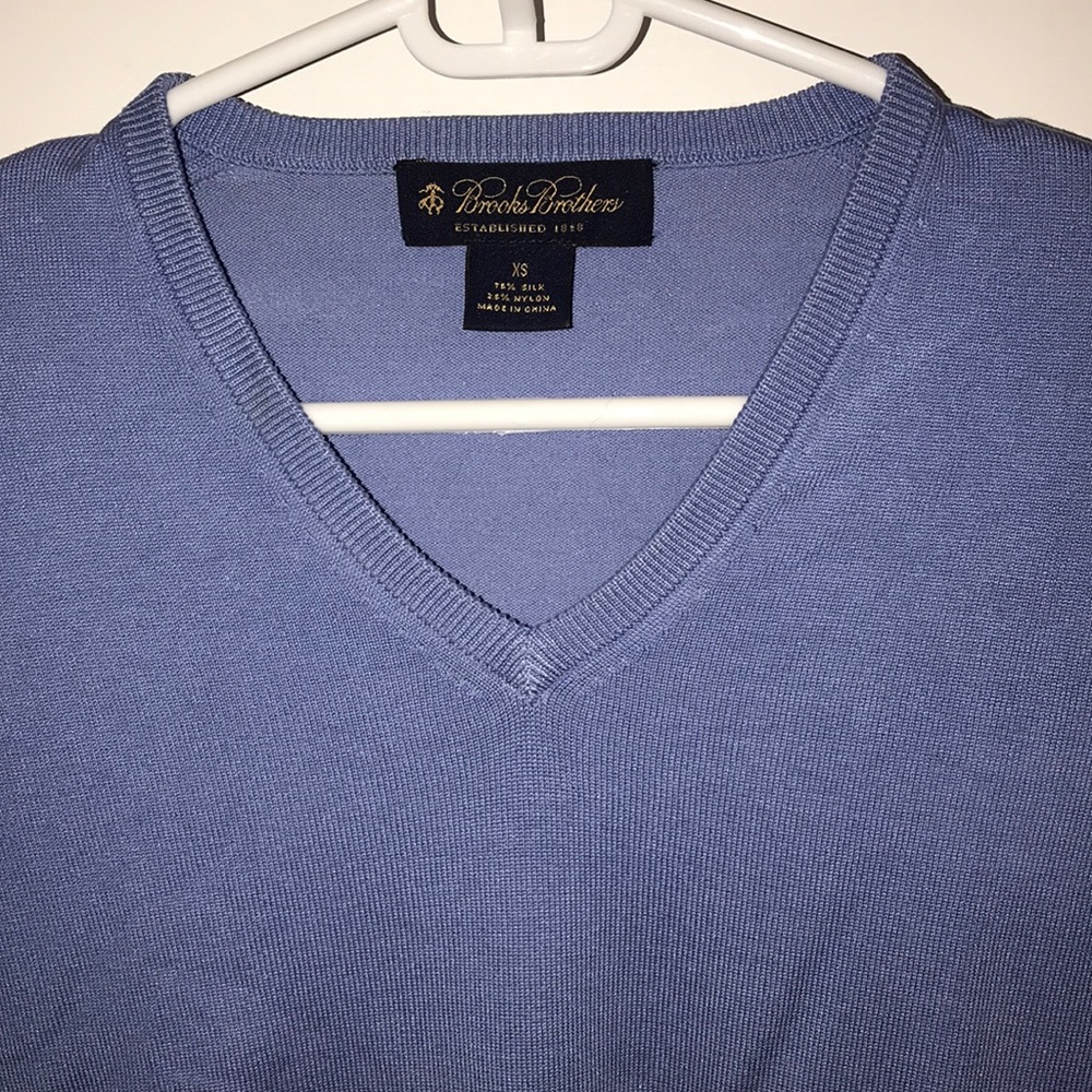 Brooks Brothers Vneck Silk Sweater, size XS - Picture 4 of 5